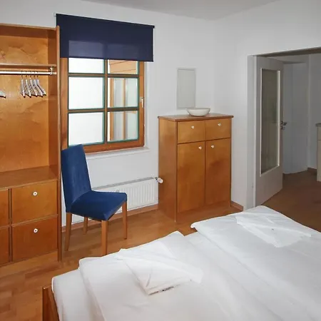 Apartment App. Deck 5, Idyll. Innenhof Rostock